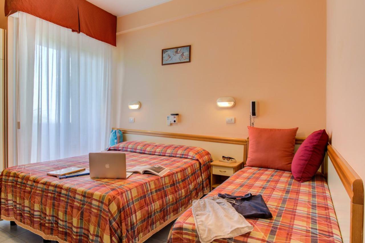 Hotel Nevada Белларія-Іджеа-Марина Екстер'єр фото