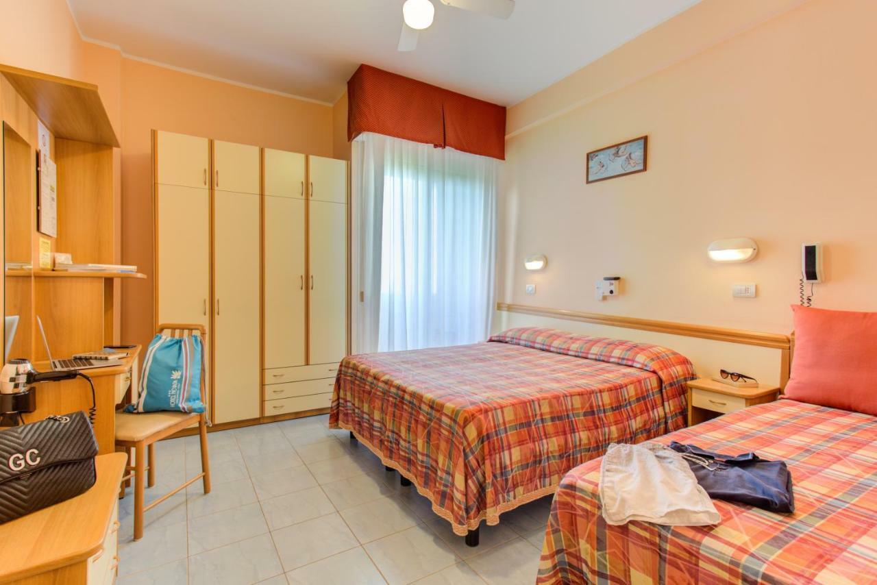 Hotel Nevada Белларія-Іджеа-Марина Екстер'єр фото